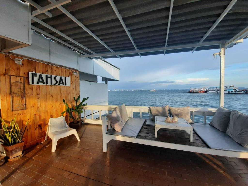 ที่พักเกาะล้านติดทะเล ราคาถูก