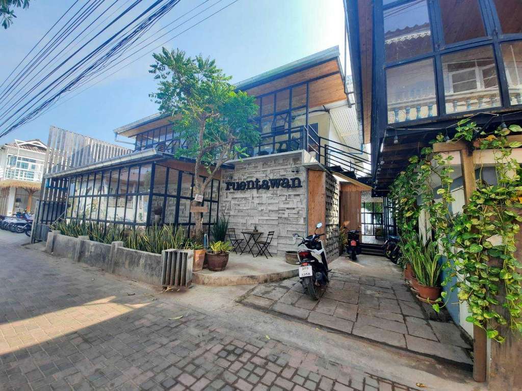 ที่พักเกาะล้านติดทะเล ราคาถูก