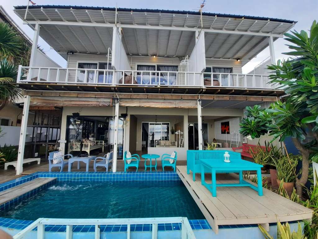 ที่พักเกาะล้านติดทะเล ราคาถูก