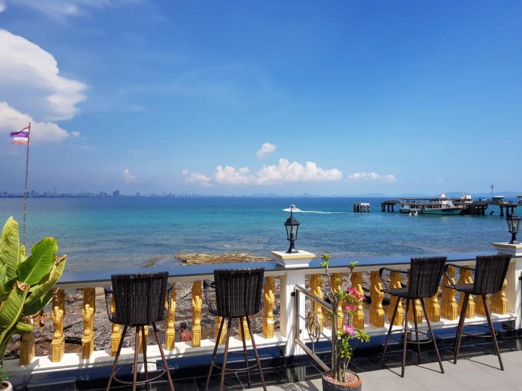 ที่พักเกาะล้านติดทะเล ราคาถูก